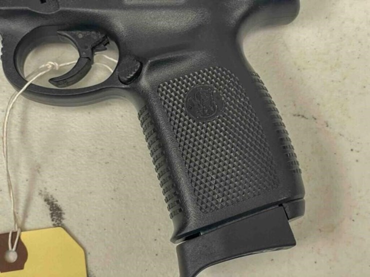 smith-&-wesson-pistol-image-11