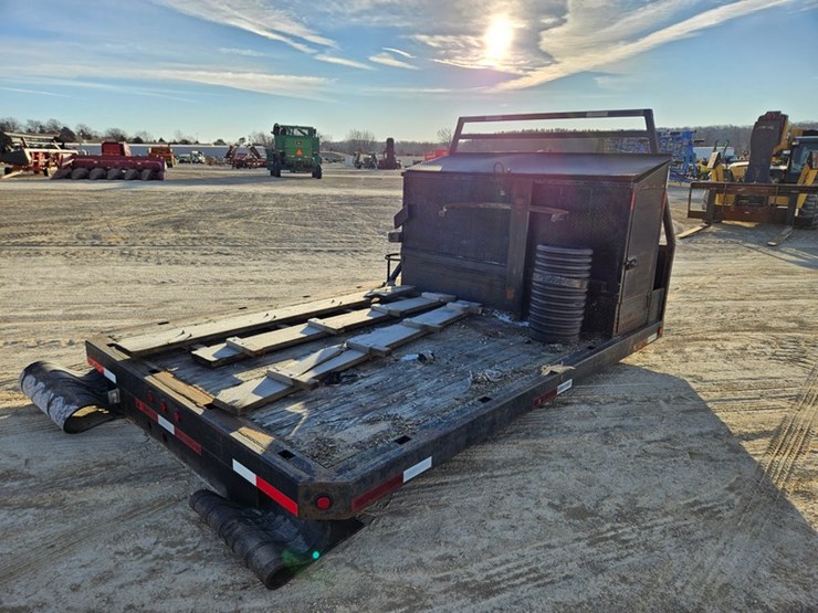 #65-•-11-ft-platform-body-image-5