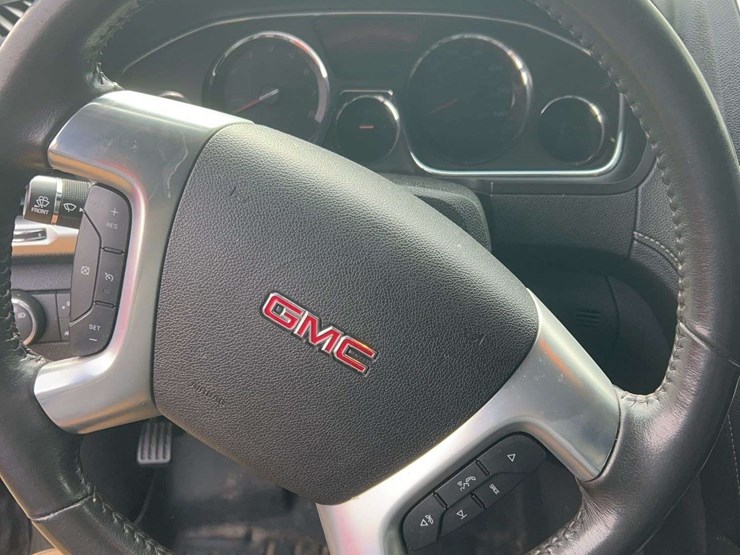 2015-gmc-acadia-image-16