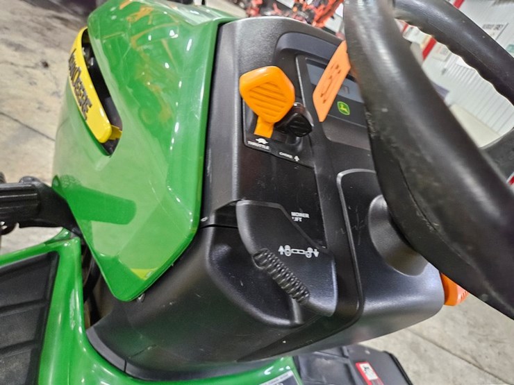 2013-john-deere-x300-image-19