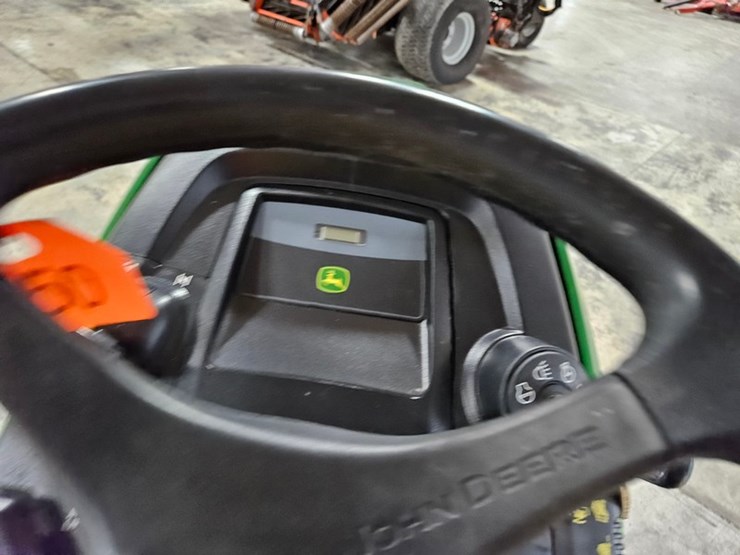 2013-john-deere-x300-image-21