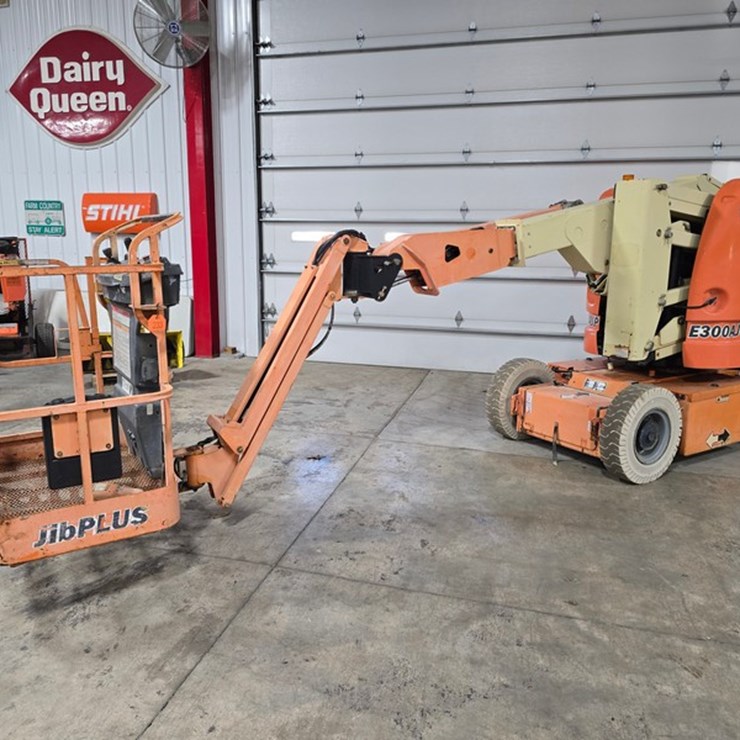 2005 JLG E300AJP