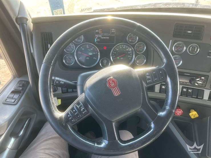 2016-kenworth-t680-image-14