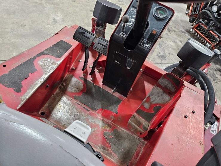 2011-toro-groundsmaster-4000d-image-25