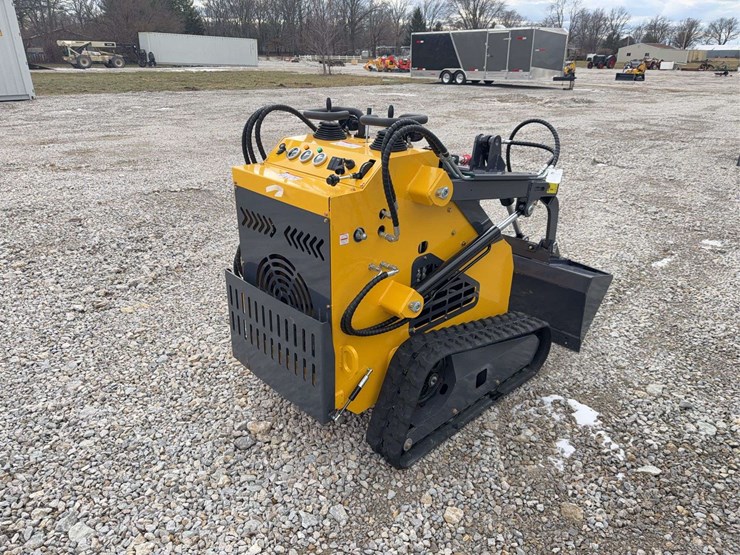 2025-zjg-zj-380-mini-skid-steer-image-4