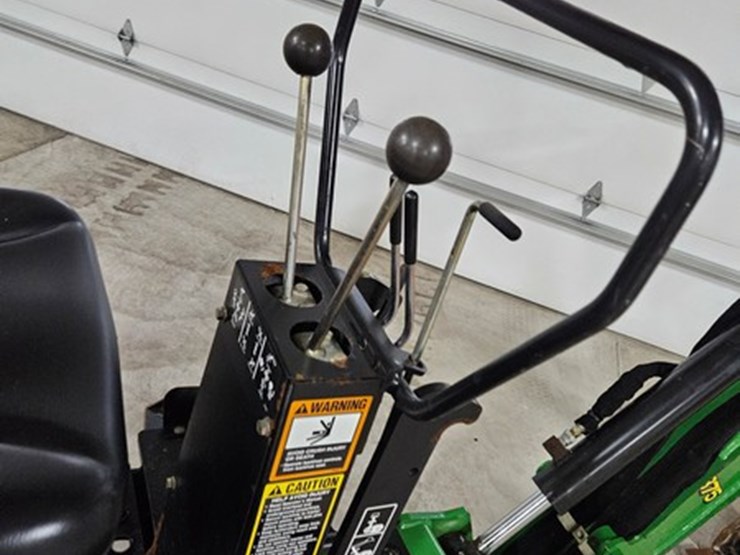 john-deere-3320-image-26