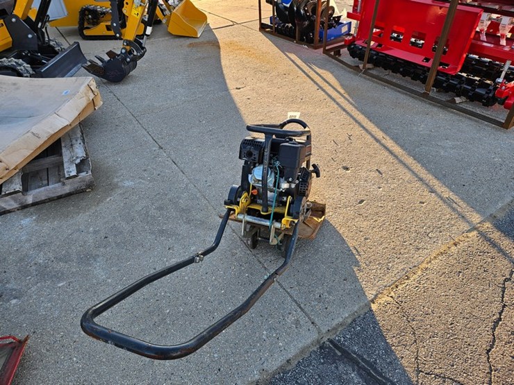 #20-•-bomag-plate-compactor-image-4