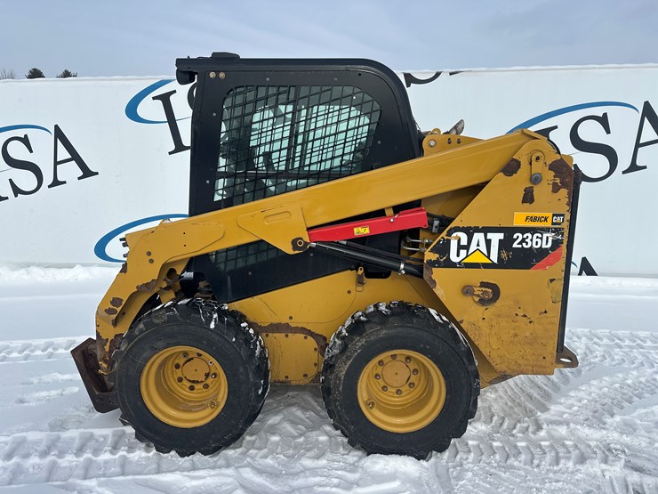 2018-caterpillar-236d-image-2