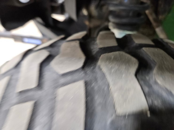 2011-john-deere-gator-image-42