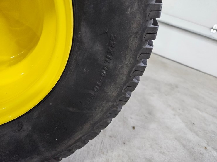 2014-john-deere-x320-image-24