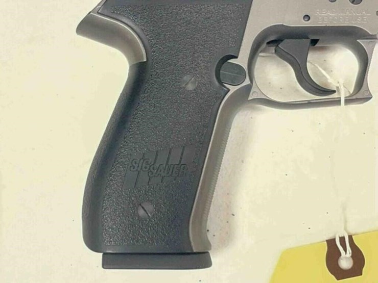 sig-sauer-pistol-image-5