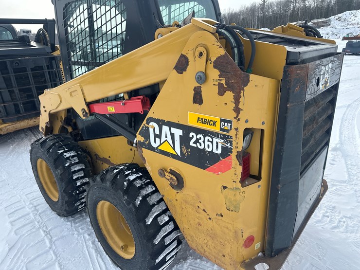 2018-caterpillar-236d-image-18