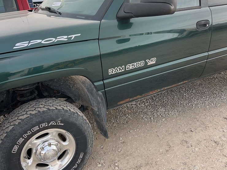 2001-dodge-2500-image-3