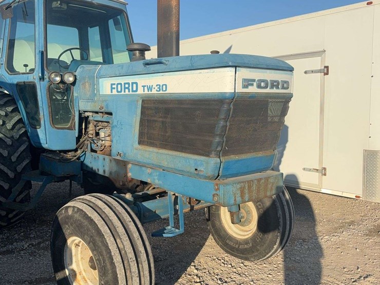 1982-ford-tractor-image-4