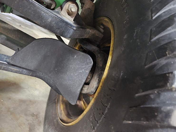 2011-john-deere-gator-image-39