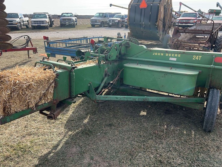 2025-john-deere-24t-image-4