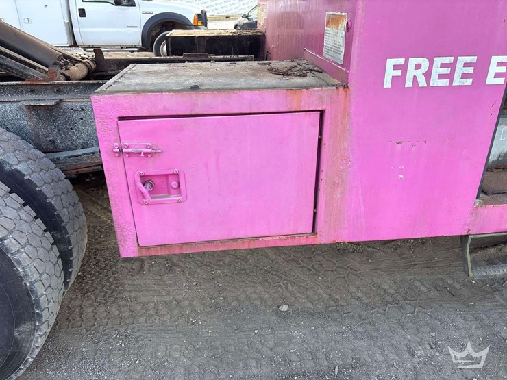 2006-gmc-c6500-crew-cab-chipper-truck-image-22