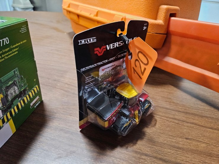 #120-•-1/64-scale-versatile-610dt-image-4