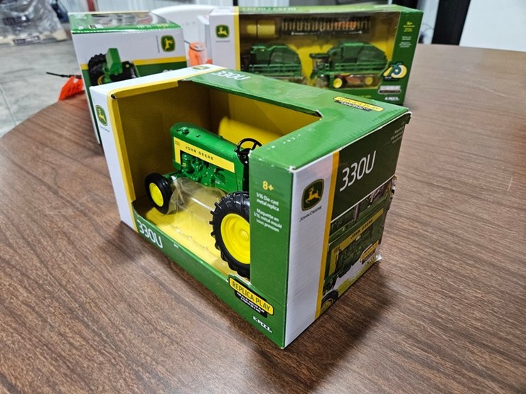 #117-•-1/16-scale-john-deere-330u-image-2
