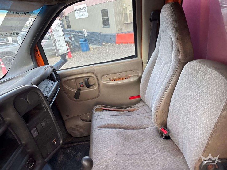 2006-gmc-c6500-crew-cab-chipper-truck-image-18