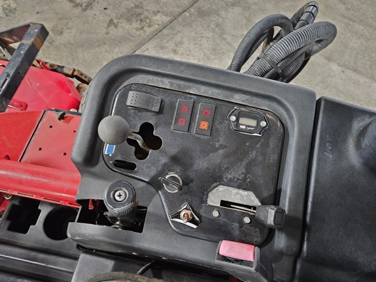 #171-•-2011-toro-3500d-sidewinder-surround-mower-image-19