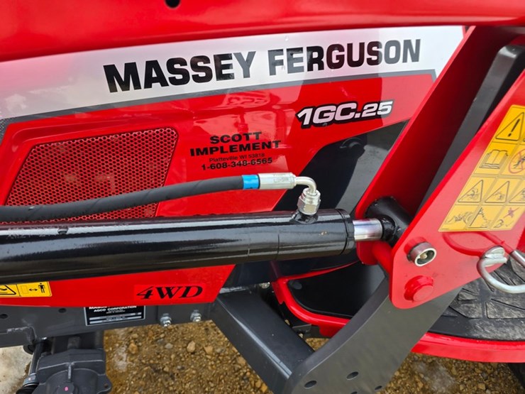 #22-•-massey-ferguson-1gc.25-compact-tractor-image-2