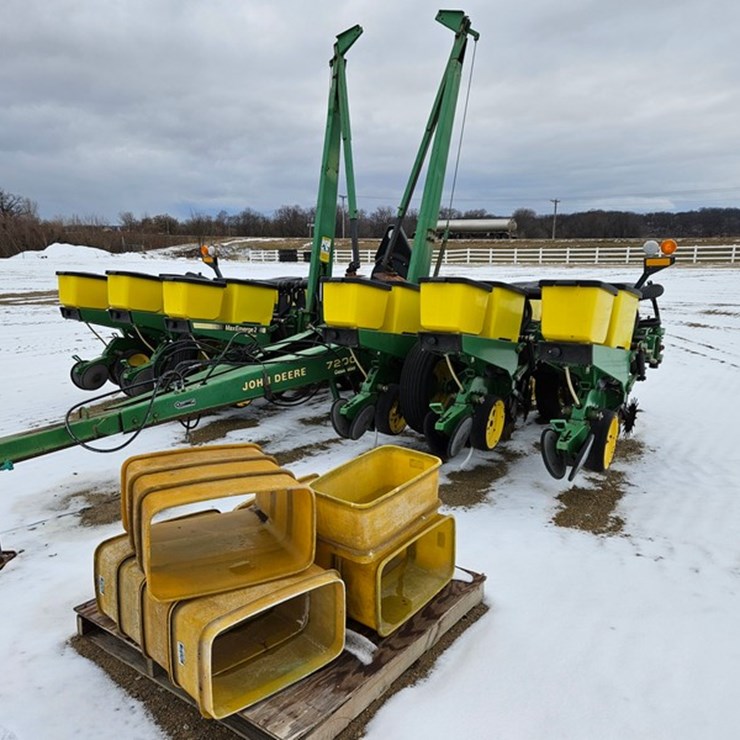JOHN DEERE 7200