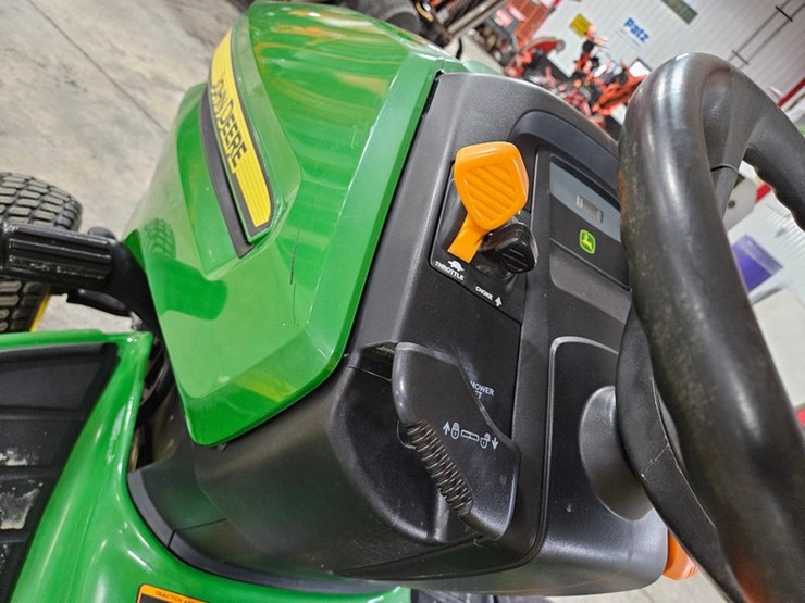 2014-john-deere-x320-image-18