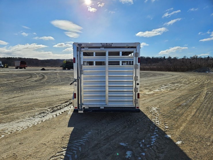 #14-•-2024-featherlite-18'-aluminum-stock-trailer-image-4