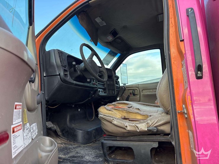 2006-gmc-c6500-crew-cab-chipper-truck-image-12