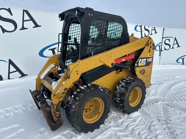2018-caterpillar-236d-image-1