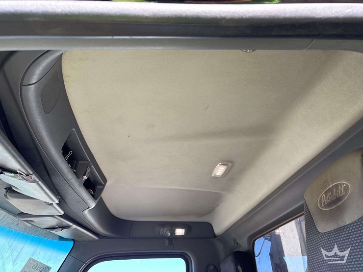 2016-peterbilt-579-image-25