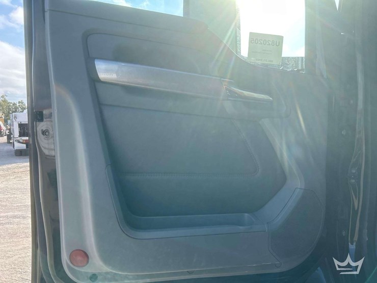 2016-kenworth-t680-image-8