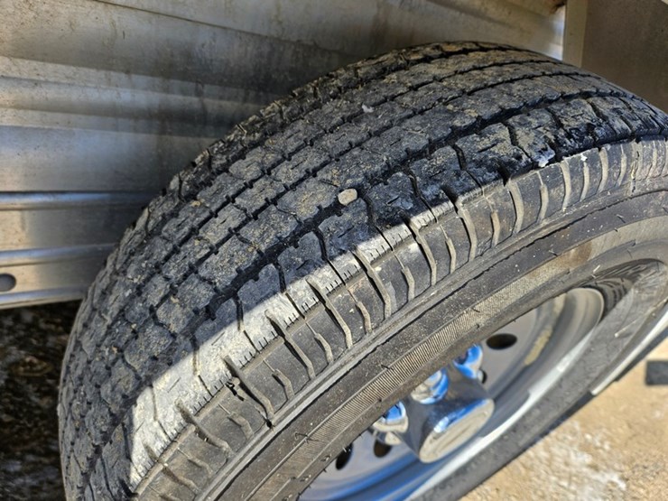 #14-•-2024-featherlite-18'-aluminum-stock-trailer-image-14