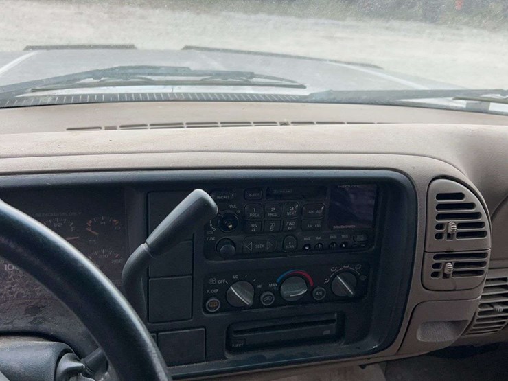 1999-chevrolet-tahoe-image-19