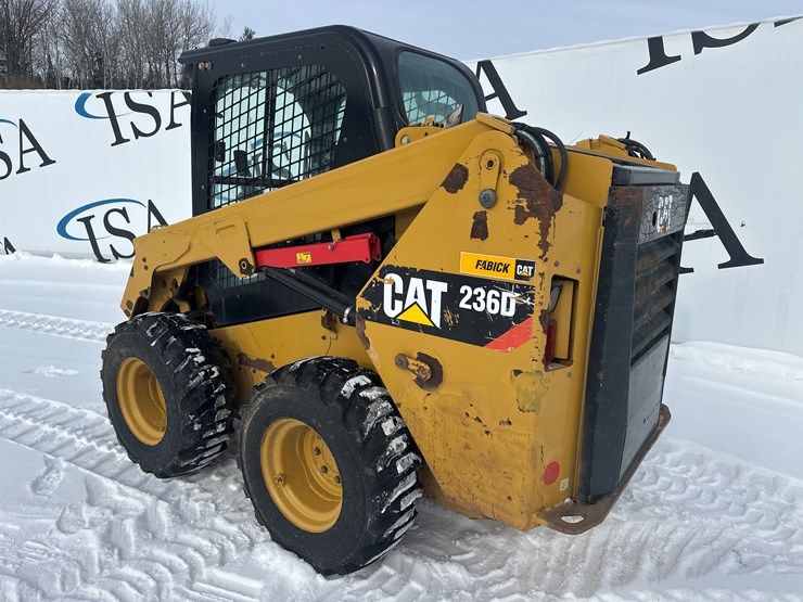 2018-caterpillar-236d-image-3