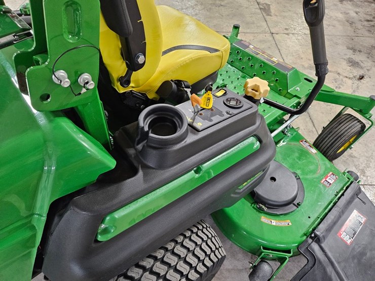 #165-•-2022-john-deere-z977r-zero-turn-mower-image-14