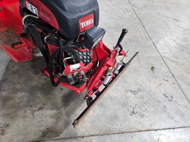 #173-•-2012-toro-5040-sand-pro-bunker-rake-image-11