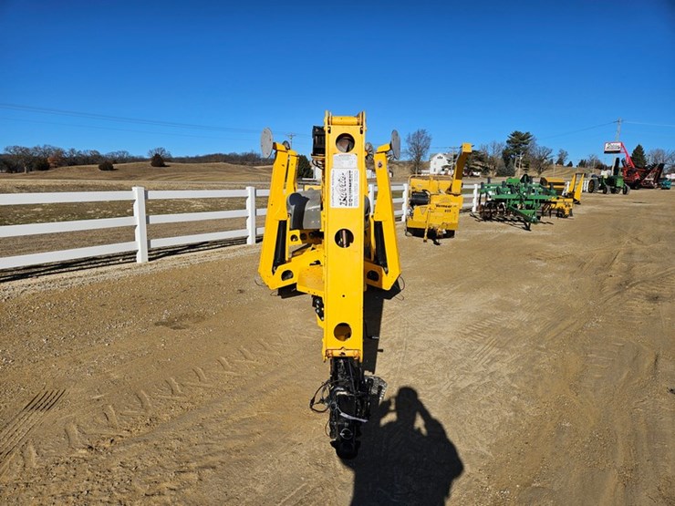 #35-•-2012-houlotte-5533a-towable-basket-lift-image-8