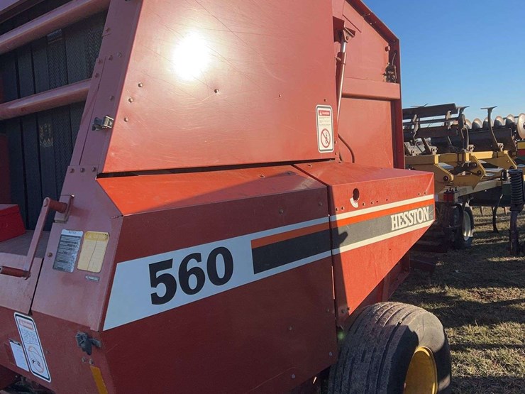 hesston-560-image-2