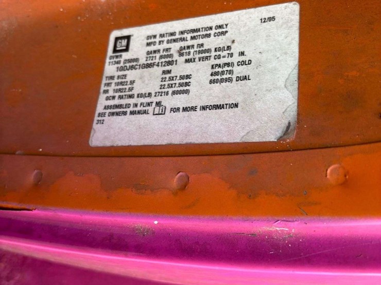 2006-gmc-c6500-crew-cab-chipper-truck-image-5