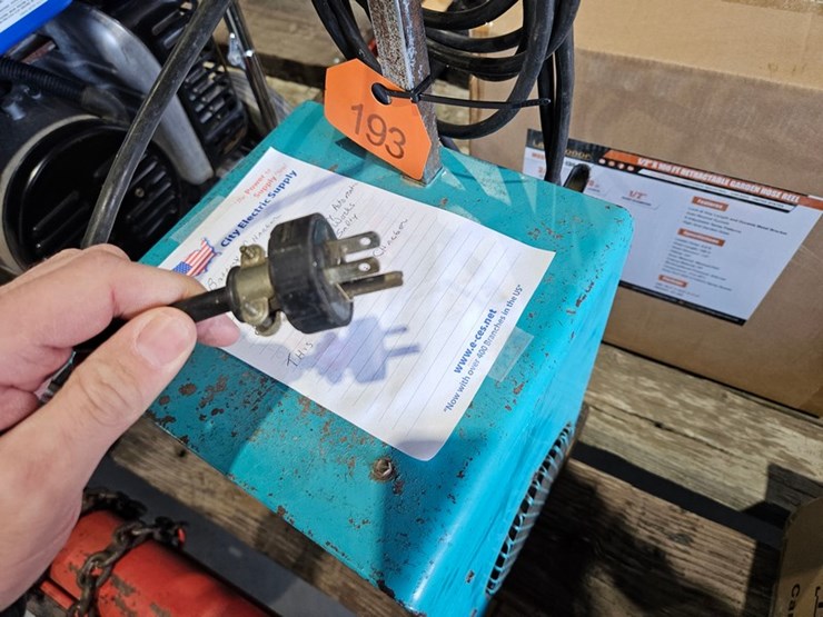 #193-•-silver-beauty-12v-battery-charger-image-4