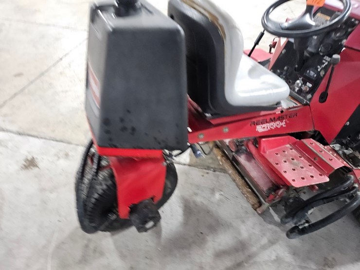 #172-•-toro-2300d-reelmaster-reel-mower-image-14