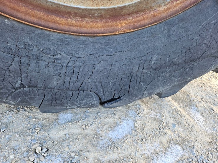 #78-•-case-930-tractor-image-13