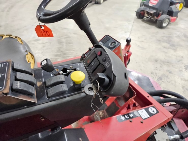 #110-•-2011-toro-groundsmaster-wide-area-mower-image-18