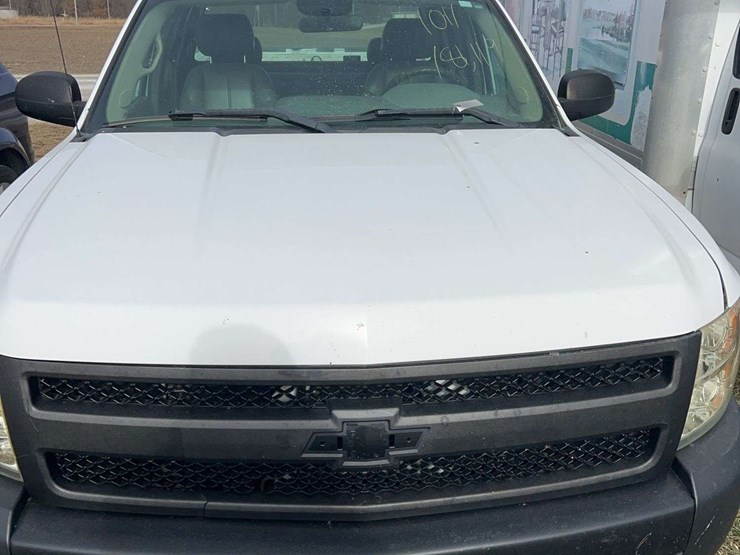 2011-chevrolet-silverado-1500-image-3