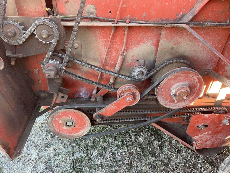 hesston-560-image-14