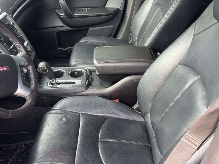 2015-gmc-acadia-image-15