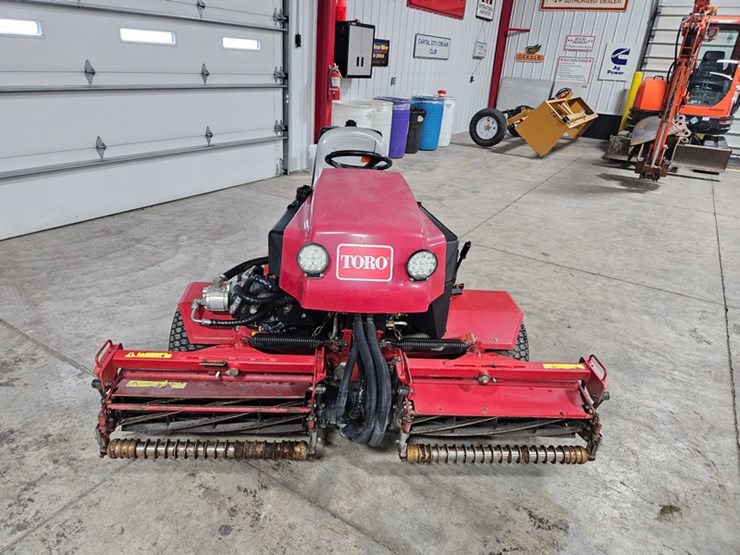 #172-•-toro-2300d-reelmaster-reel-mower-image-8