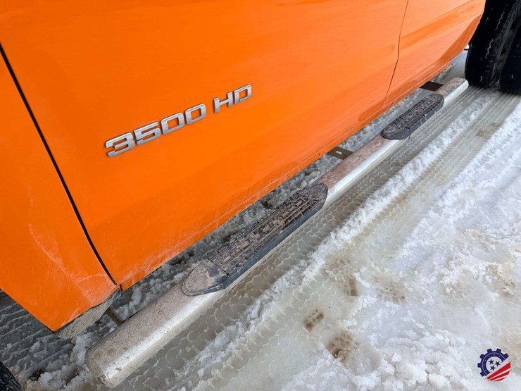 2015-chevrolet-silverado-3500hd-image-19
